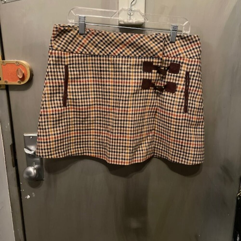 Retro School Girl Plaid Mini Skirt with buckle detail - Picture 3 of 16